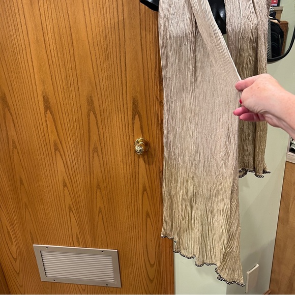 Beautiful ombré scarf. - Picture 4 of 7